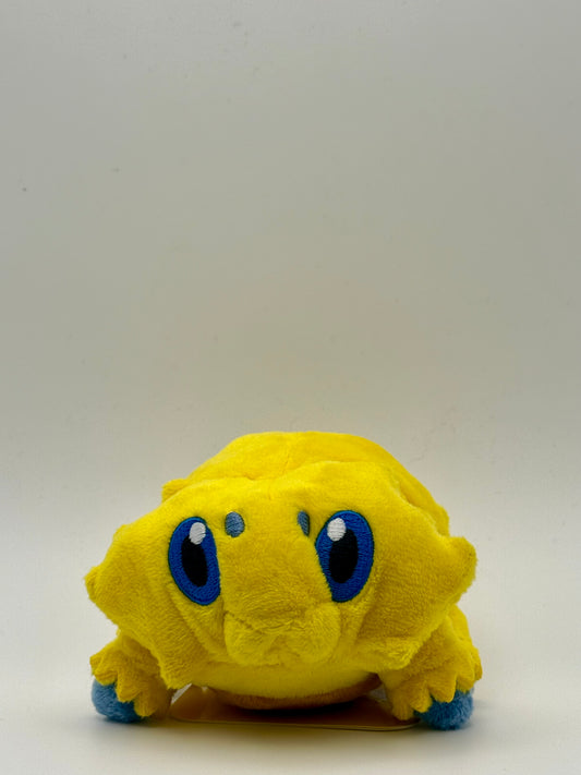 Eevolvd Joltik Plush Pokemon Fit med mjuk päls och sensory hårda detaljer sedd med framsidan i fokus direkt fran Pokemon Center Japan