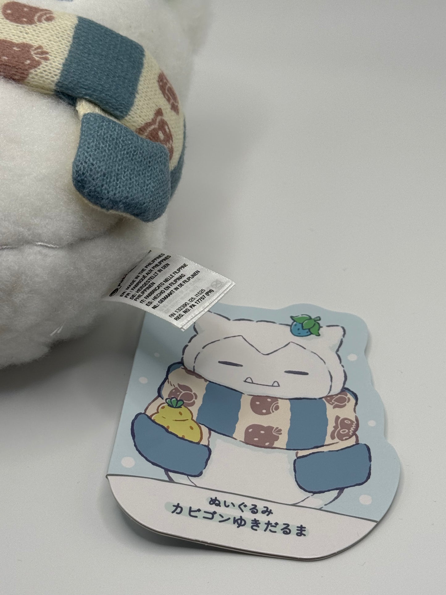 Eevolvd snorlax plush med halsduk och vinter tema hur det ser ut i verkligheten pa tagen direkt fran Pokemon Center Japan