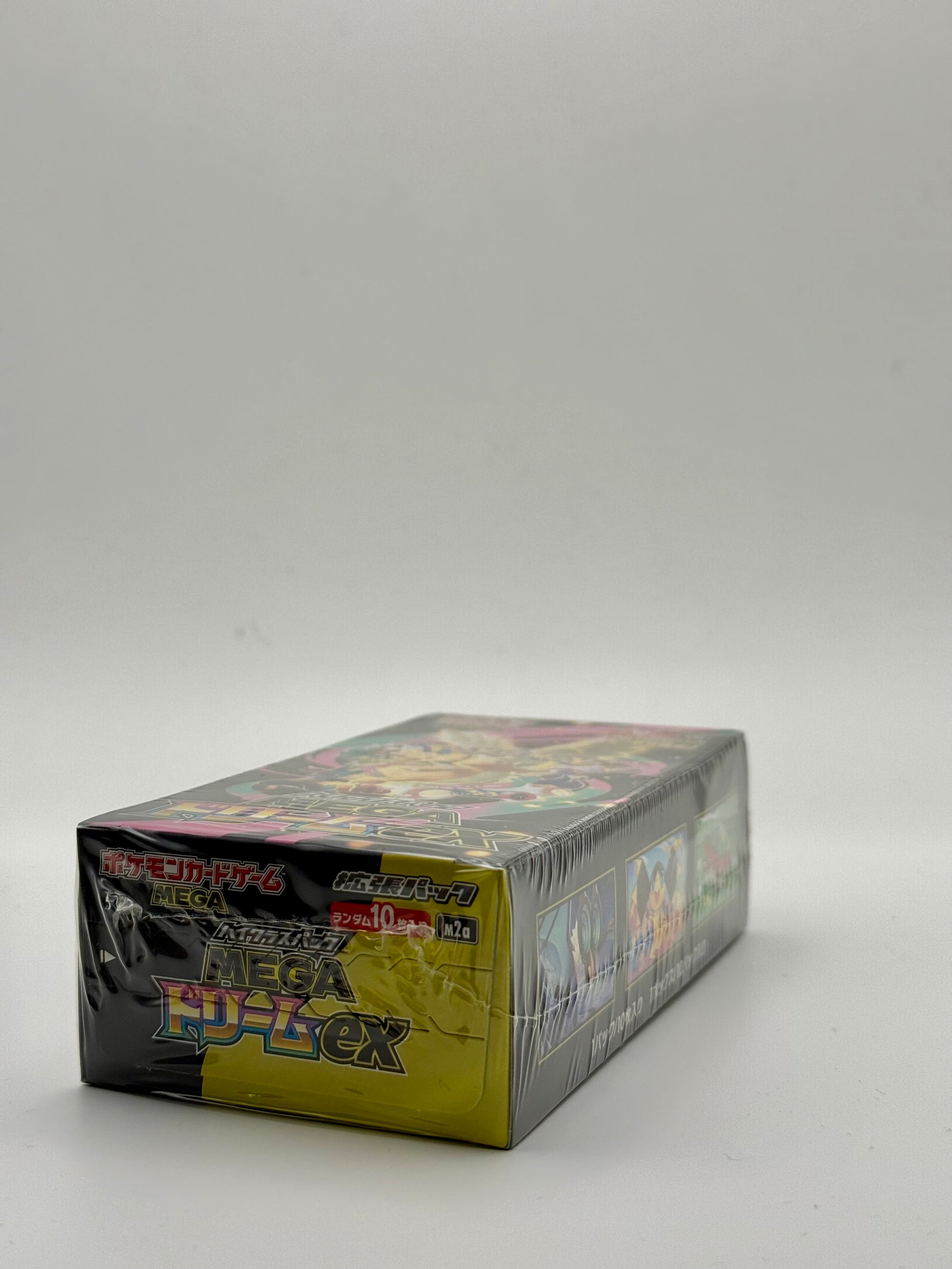 Eevolvd Mega Dream EX Booster Box med 10 booster packs sealed sedd från en cinematisk sida direkt fran Pokemon Center Japan