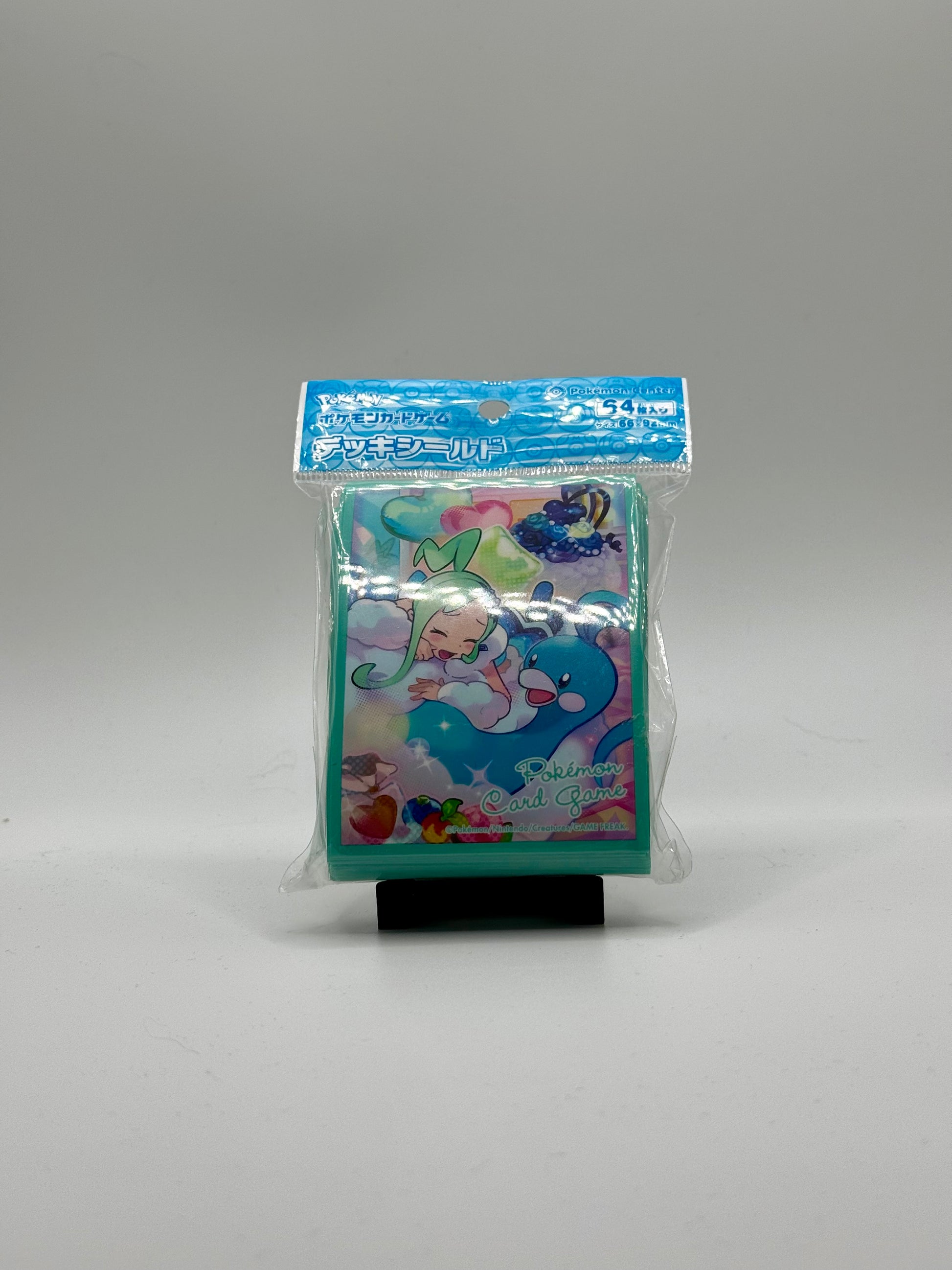 Eevolvd Altaria Pokemon Center Kort sleeve med exklusiv konst med fokus pa framsidan direkt fran Pokemon Center Japan
