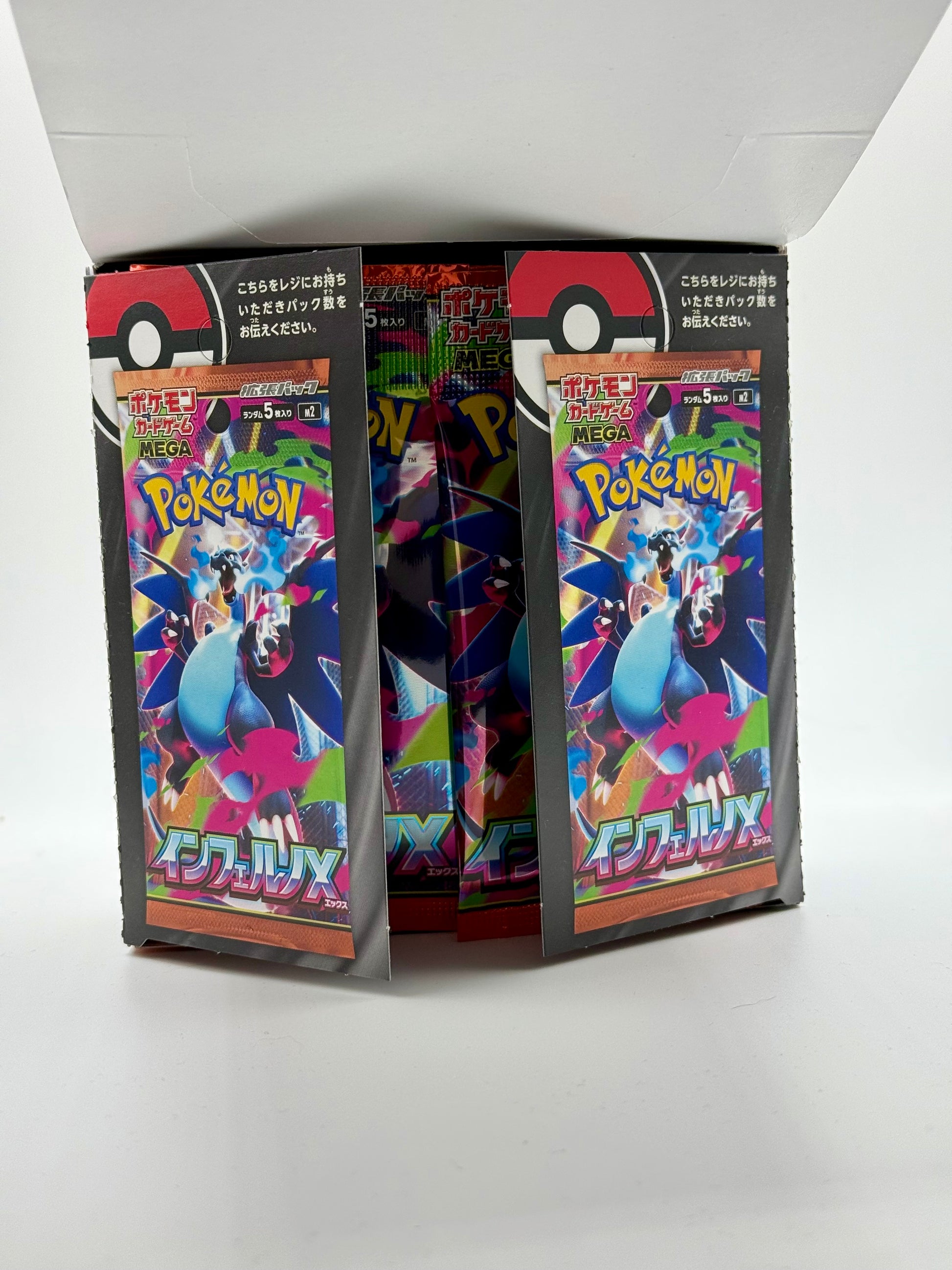 Eevolvd Mega Inferno Booster Box med 30 booster packs med fokus pa oppningen som visar korten direkt fran Pokemon Center Japan