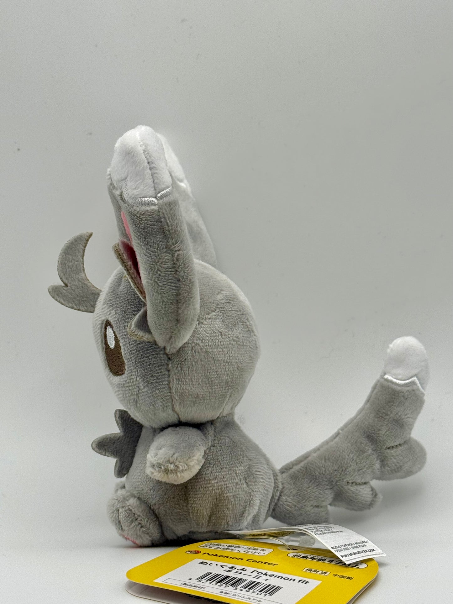 Eevolvd Minccino Plush Gosedjur med Mjuk Pals med hoger sidan i fokus direkt fran Pokemon Center Japan
