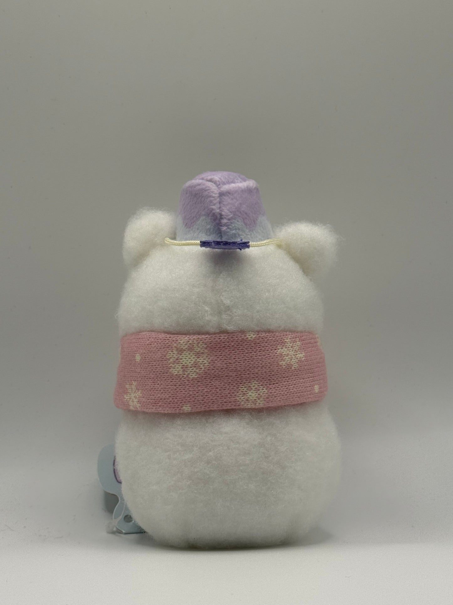 Eevolvd SlowPoke Plush med halsduk och hatt med bild fran bak sidan direkt fran Pokemon Center Japan