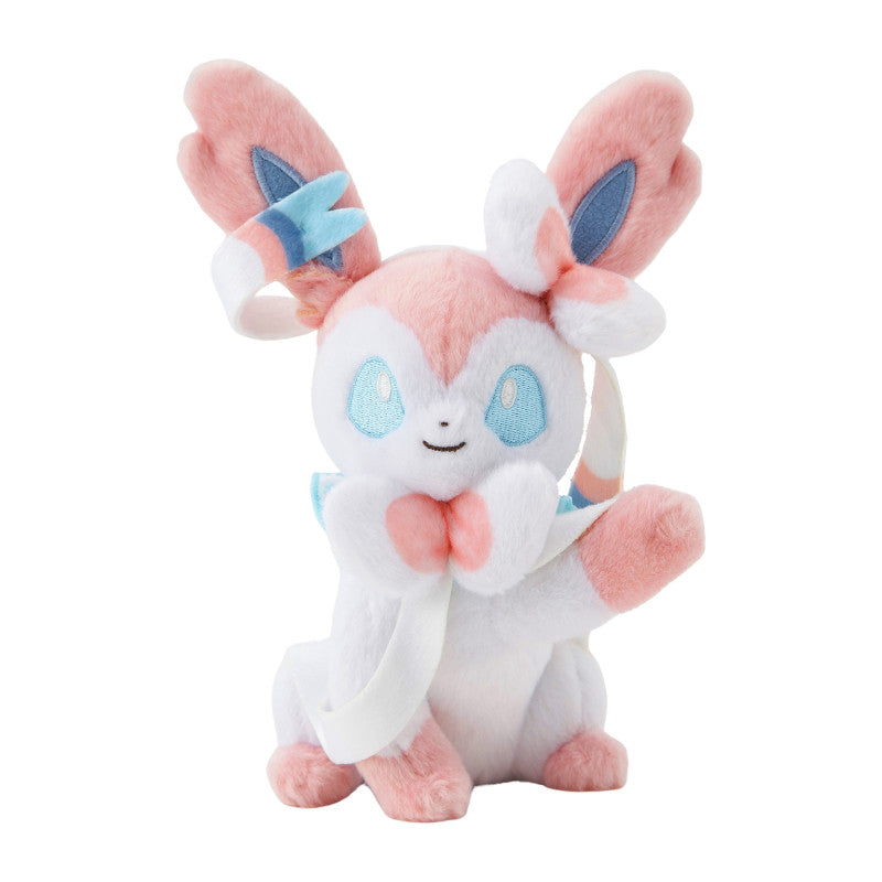Eevolvd Sylveon Plush med vinkandes och sittandes pose direkt fran Pokemon Center Japan