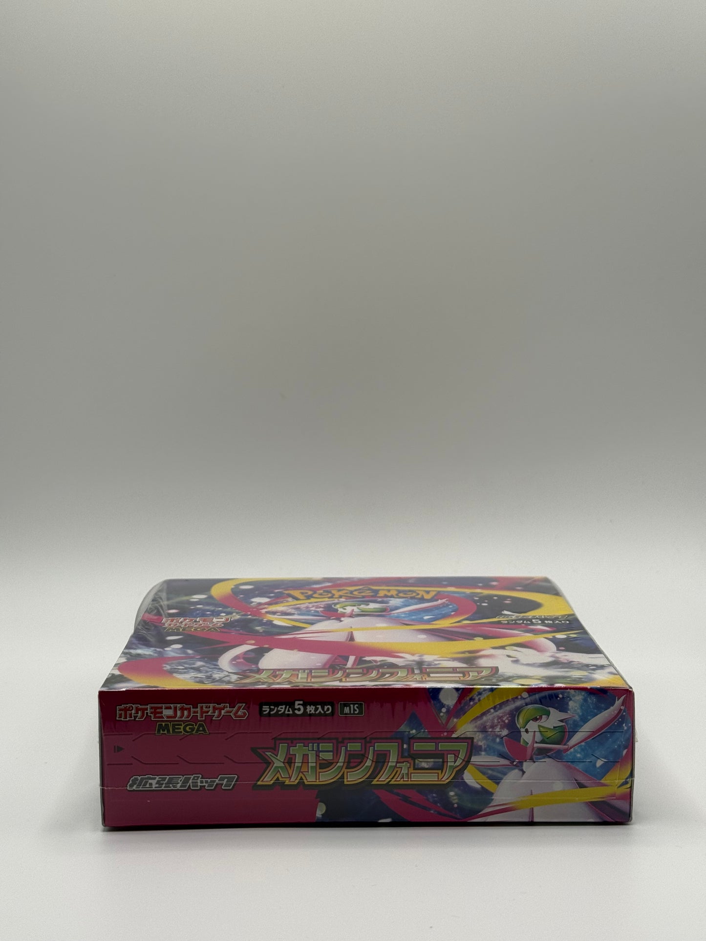 eevolvd pokemon mega symphonia booster box med box art med framsidans kant i fokus direkt fran pokemon center japan