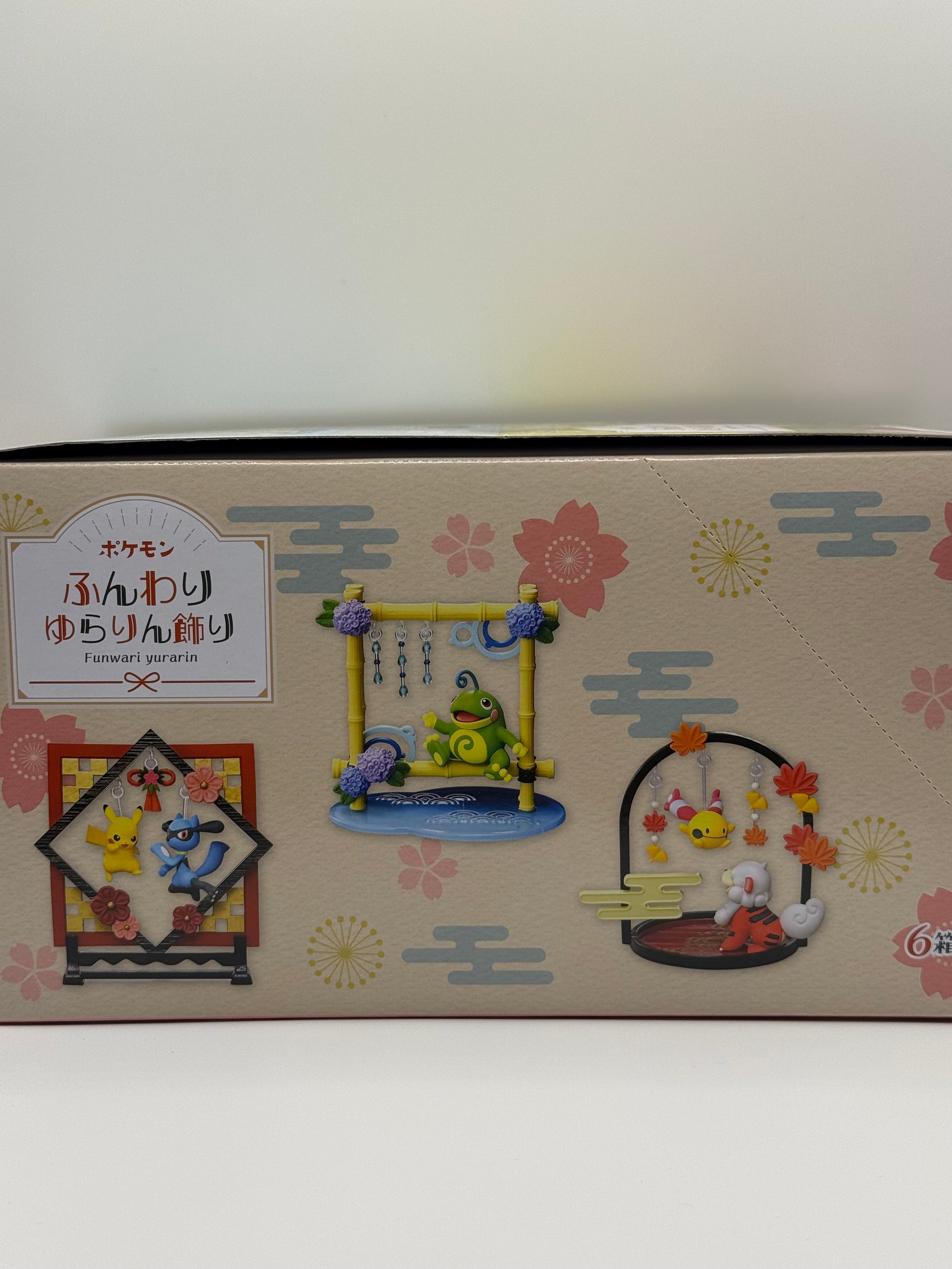 eevolvd rement swing set Pokemon limited edition med exempel på hur booster boxens hogersida ser ut direkt fran japan