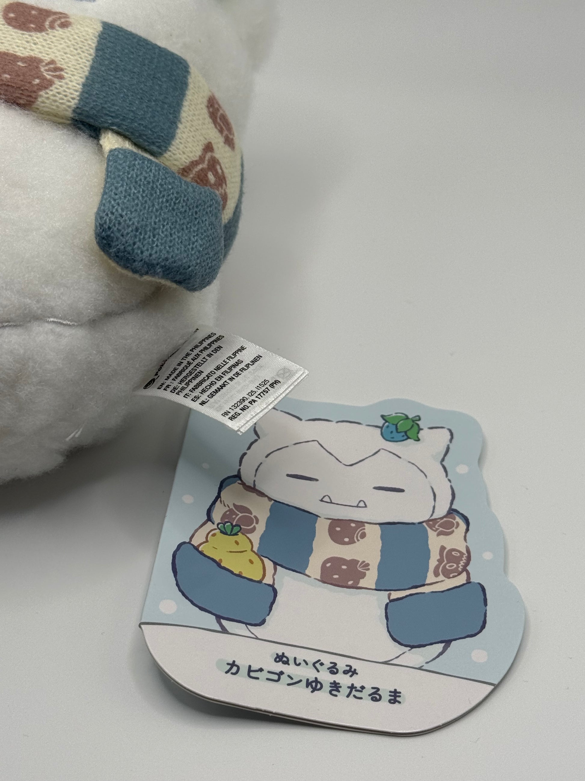 Eevolvd snorlax plush med halsduk och vinter tema hur det ser ut i verkligheten pa tagen direkt fran Pokemon Center Japan